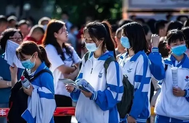 2024湖北高考普通类本科线专科线各多少分？